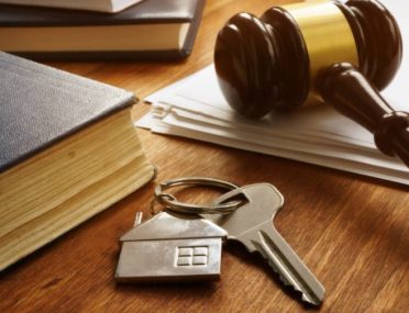 does florida requires a real estate lawyer for closing